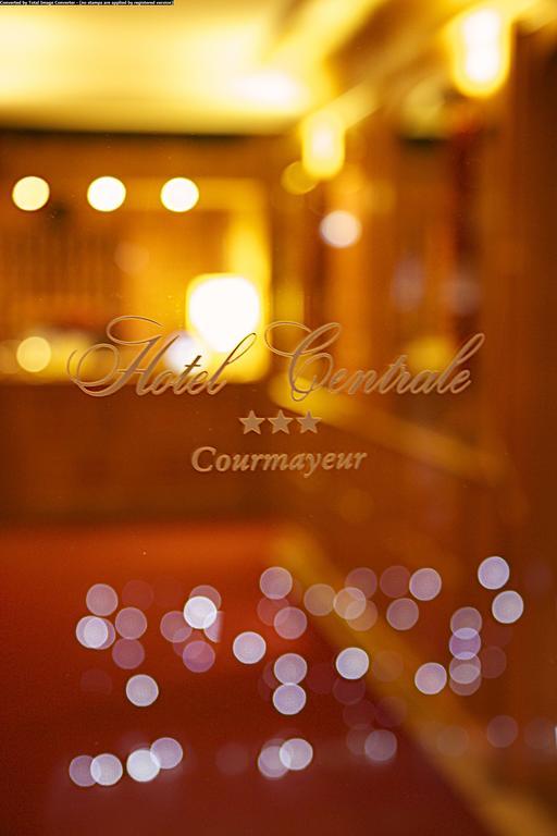 Centrale 쿠르마예 외부 사진